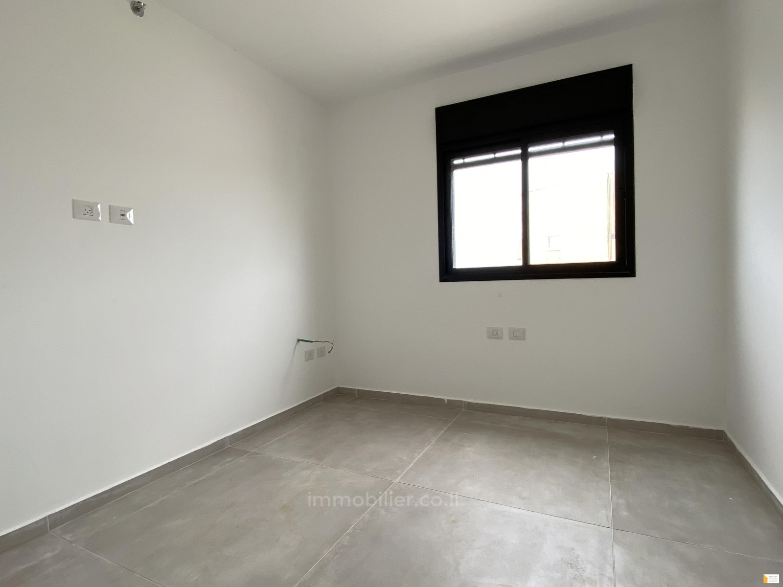 Duplex 4.5 rooms Tel Aviv Sokolov 232-IBL-3760