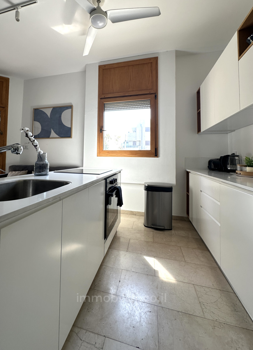 Apartment 4 rooms Tel Aviv quarter of the sea 232-IBL-3897