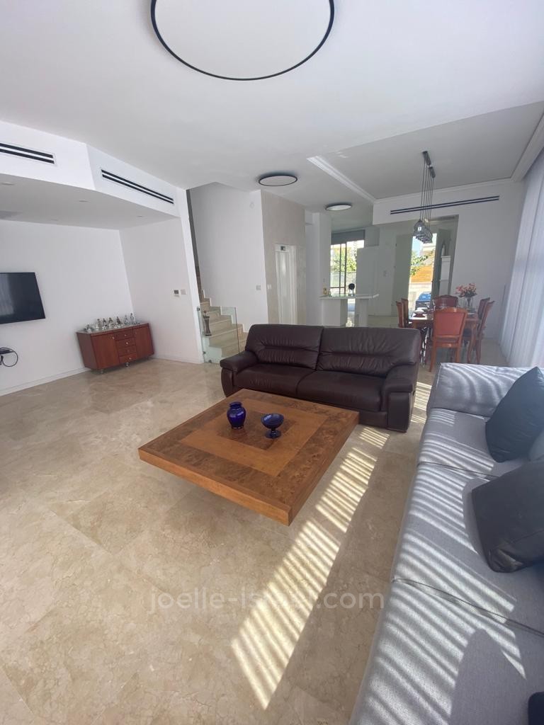 Villa 7 rooms Netanya Nat 600 316-IBL-1466