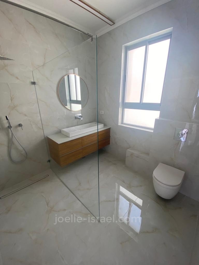 Villa 7 rooms Netanya Nat 600 316-IBL-1466