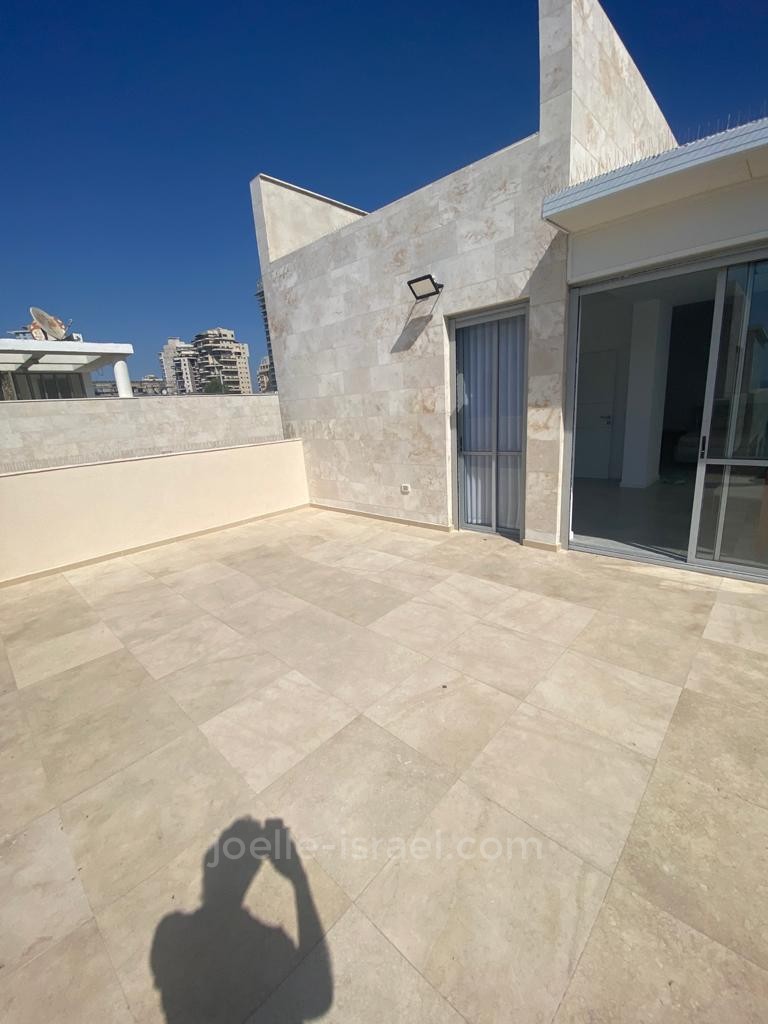 Villa 7 rooms Netanya Nat 600 316-IBL-1466