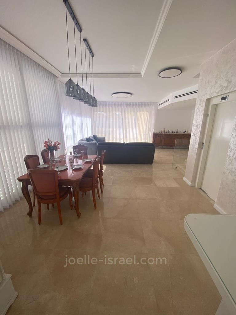 Villa 7 rooms Netanya Nat 600 316-IBL-1466