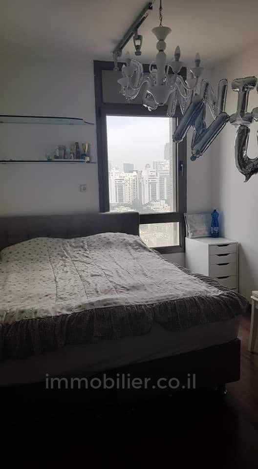 Apartment 5.5 rooms Tel Aviv City center 457-IBL-1147