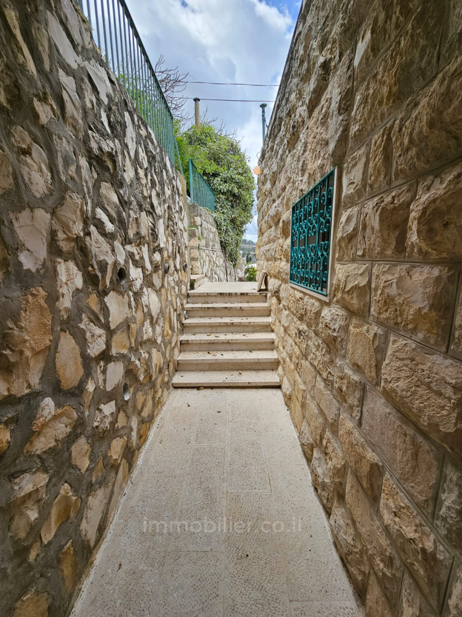 Grounds 10 rooms Jerusalem Ein Kerem 457-IBL-1340