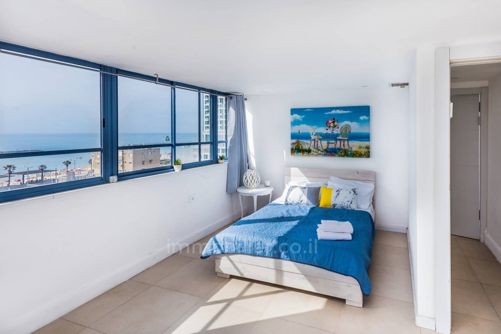 Duplex-Penthouse 4.5 rooms Tel Aviv First sea line 457-IBL-668