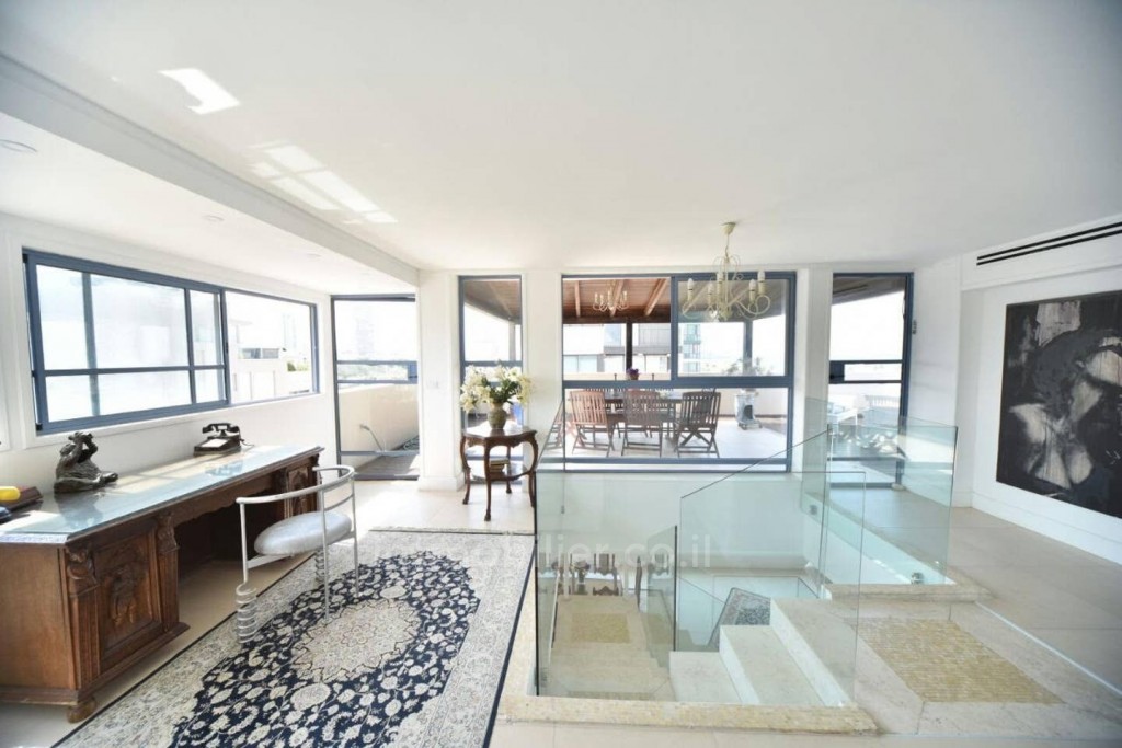 Duplex-Penthouse 4.5 rooms Tel Aviv First sea line 457-IBL-668