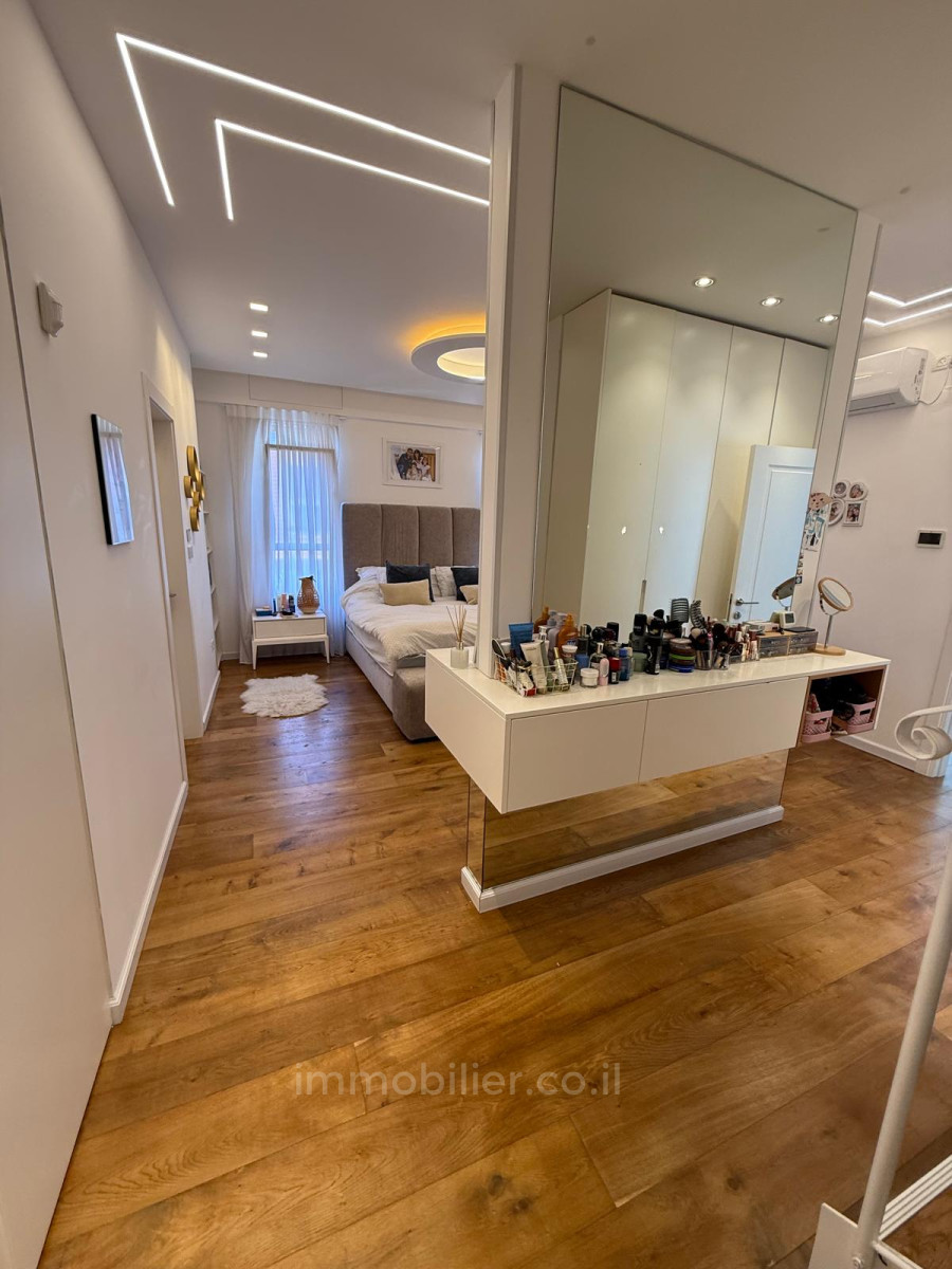 Villa 7 rooms Kfar Yona Kfar Yona 478-IBL-370