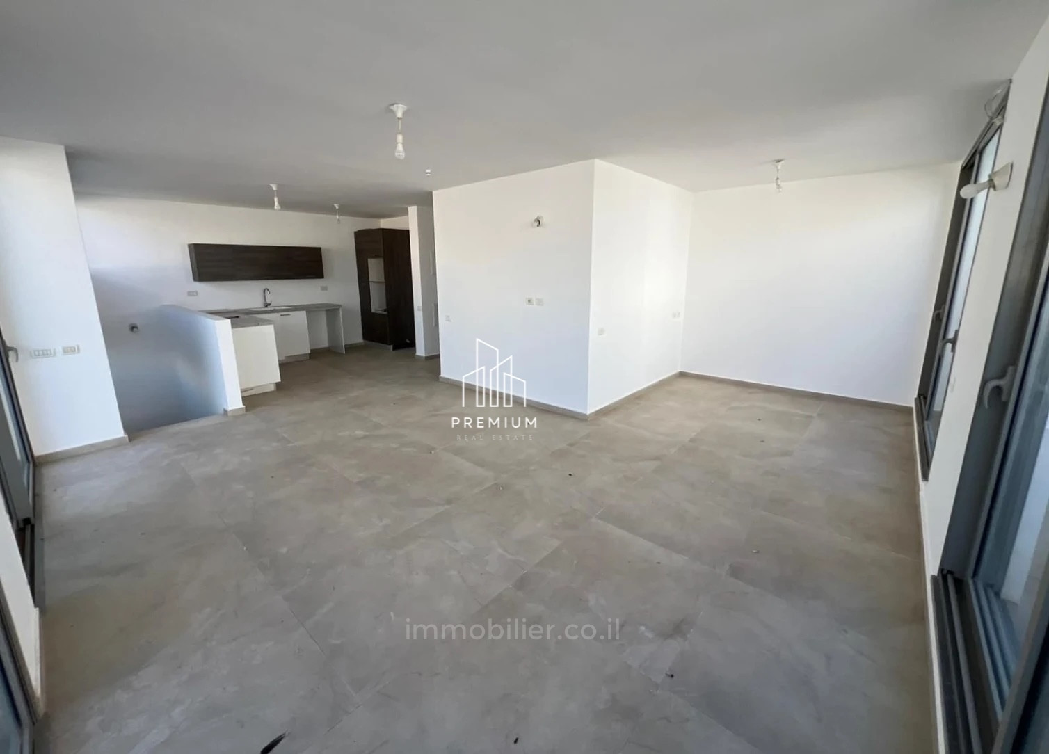 Apartment 5 rooms Tel Aviv Dizengof 627-IBL-18
