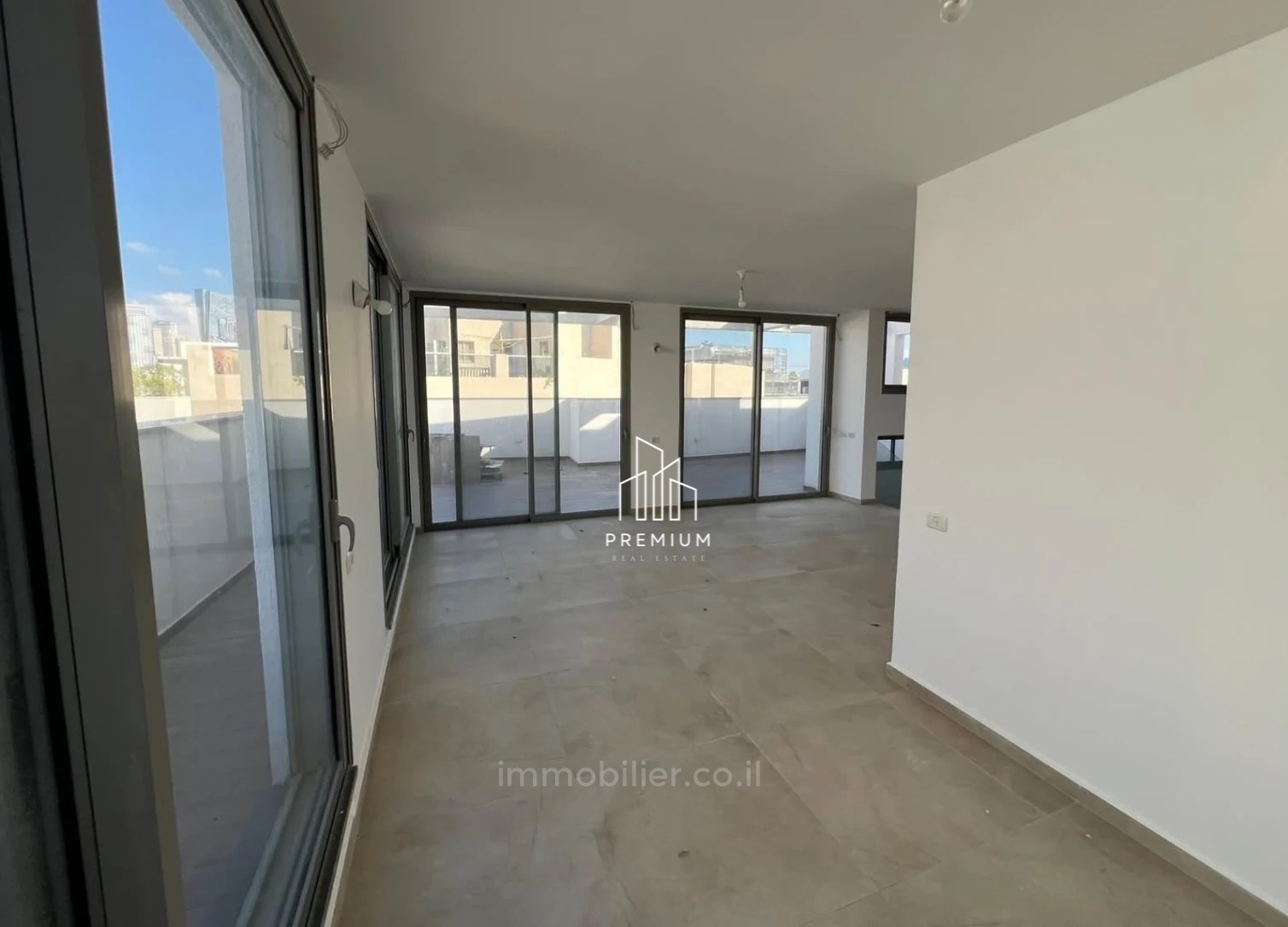 Apartment 5 rooms Tel Aviv Dizengof 627-IBL-18