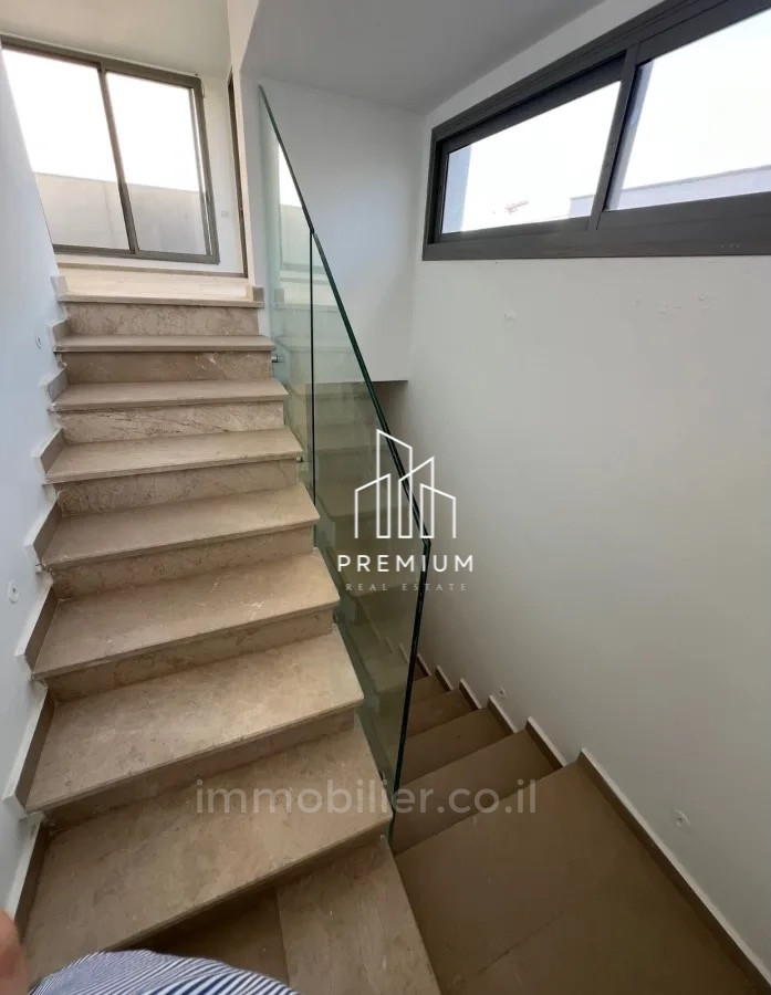 Apartment 5 rooms Tel Aviv Dizengof 627-IBL-18