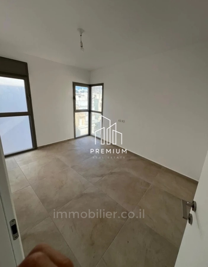 Apartment 5 rooms Tel Aviv Dizengof 627-IBL-18