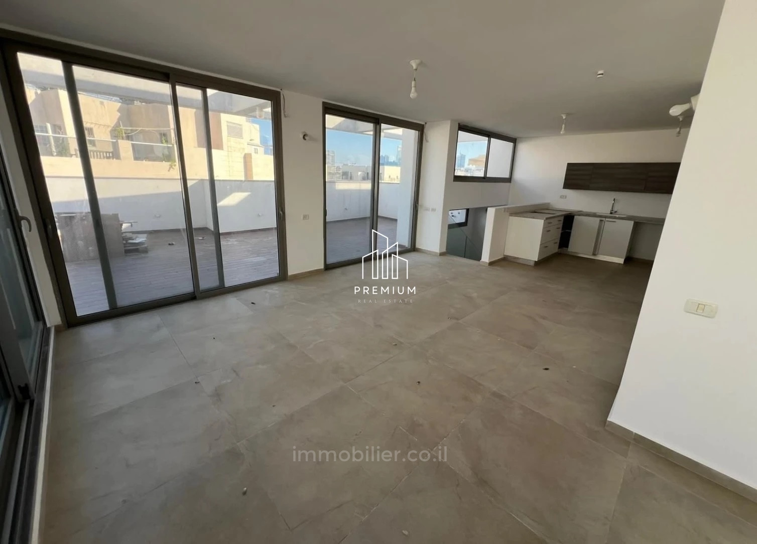 Apartment 5 rooms Tel Aviv Dizengof 627-IBL-18