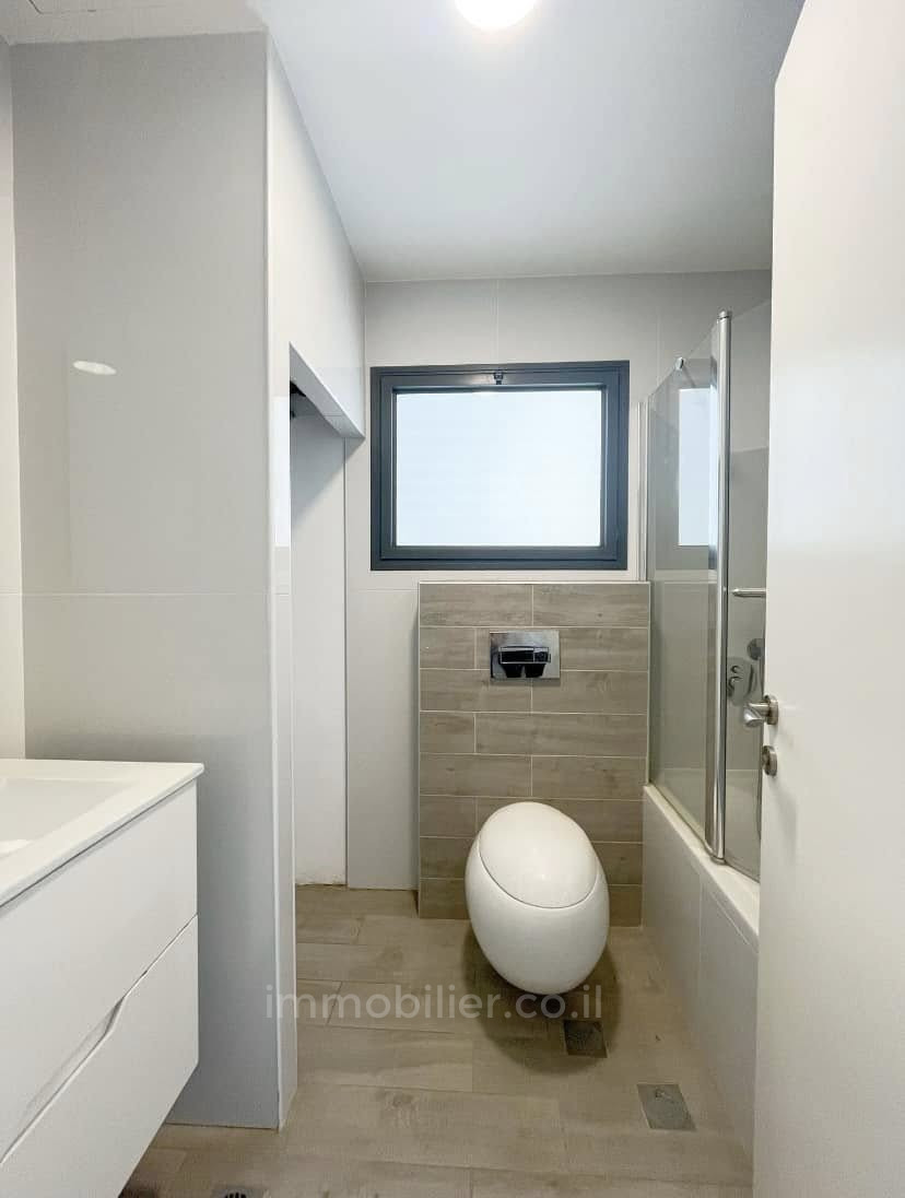 Apartment 4 rooms Tel Aviv First sea line 627-IBL-24