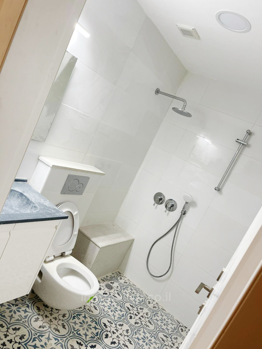 Villa 3 rooms Tel Aviv First sea line 627-IBL-25