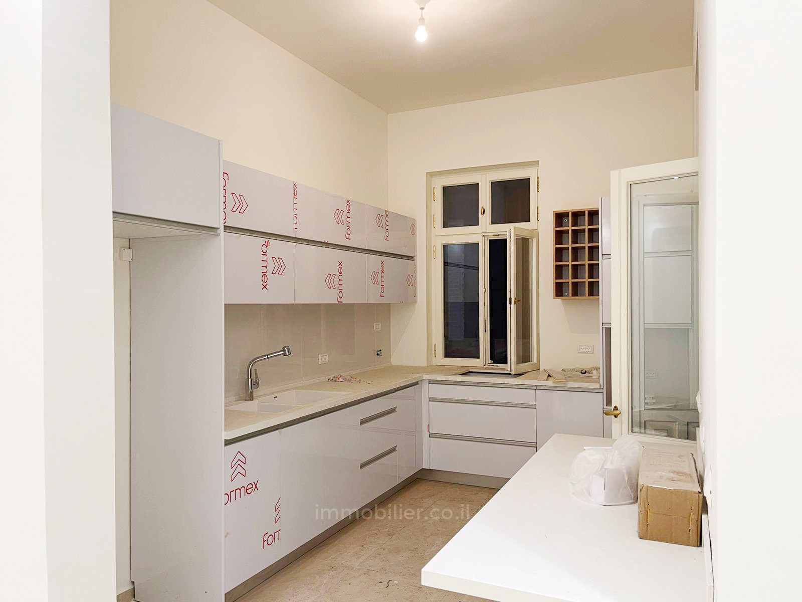 Villa 3 rooms Tel Aviv First sea line 627-IBL-25