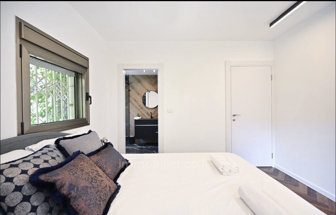 Apartment 3 rooms Tel Aviv Rothshild 627-IBL-27