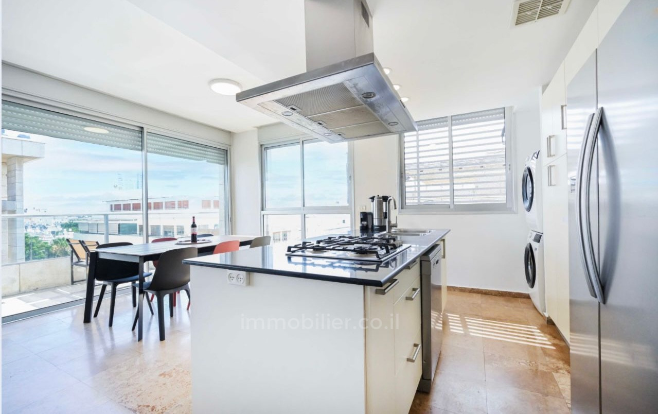 Apartment 4 rooms Tel Aviv First sea line 627-IBL-28