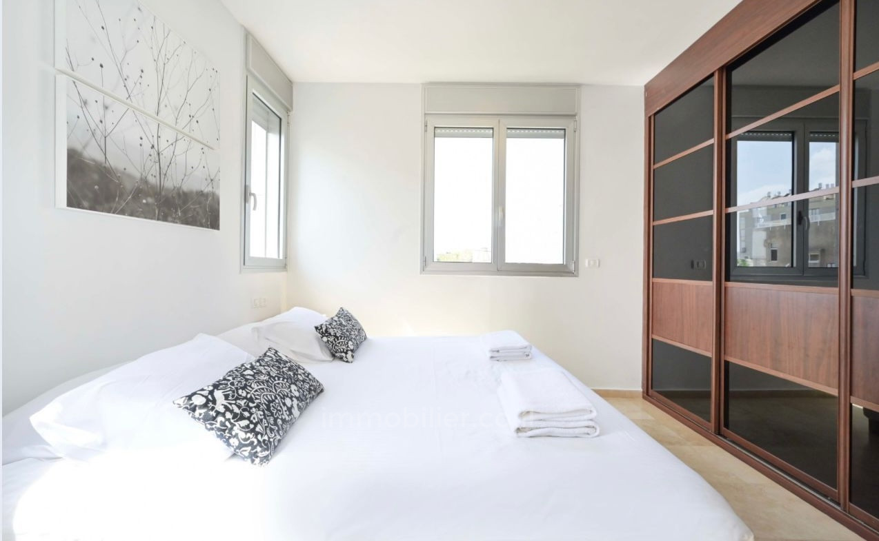 Apartment 4 rooms Tel Aviv First sea line 627-IBL-28