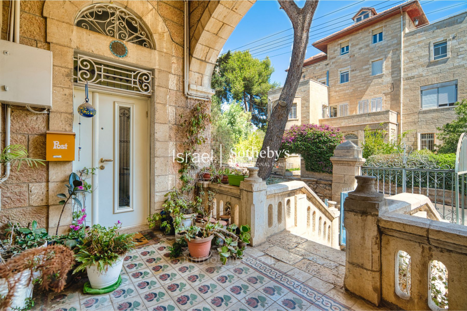 Apartment 2.5 rooms Jerusalem Mochava Germanit 651-IBL-63