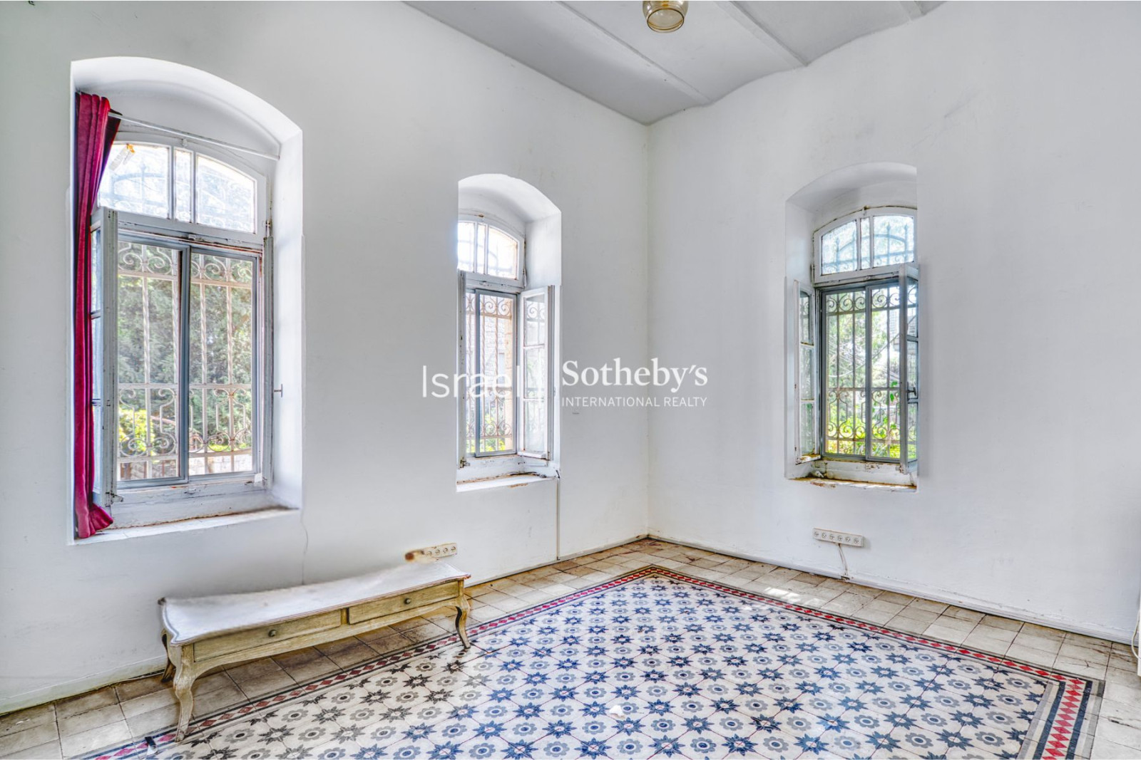 Apartment 2.5 rooms Jerusalem Mochava Germanit 651-IBL-63