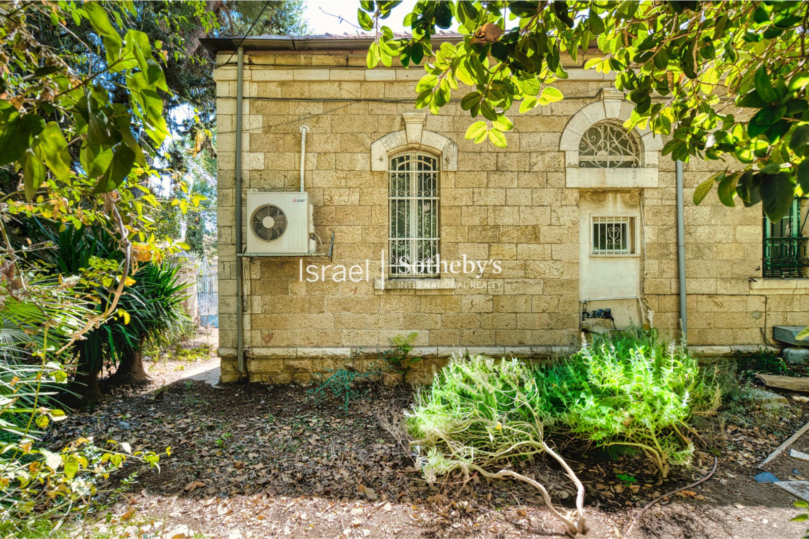 Apartment 2.5 rooms Jerusalem Mochava Germanit 651-IBL-63