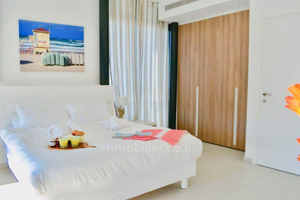 Penthouse 4 rooms Tel Aviv Kerem Hatemanim 828-IBL-100