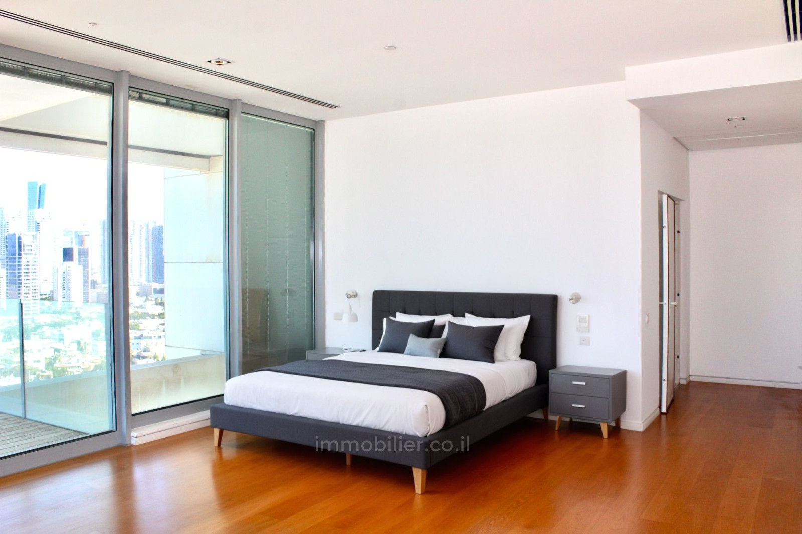 Apartment 6.5 rooms Tel Aviv tel aviv 833-IBL-3