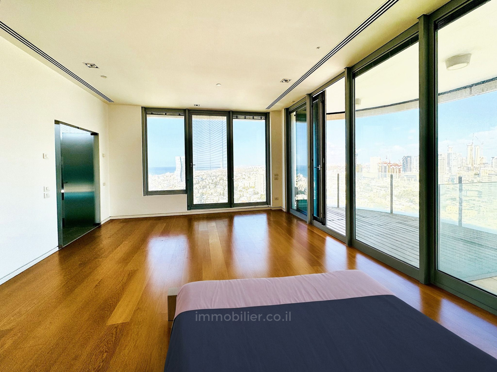 Apartment 6.5 rooms Tel Aviv tel aviv 833-IBL-3
