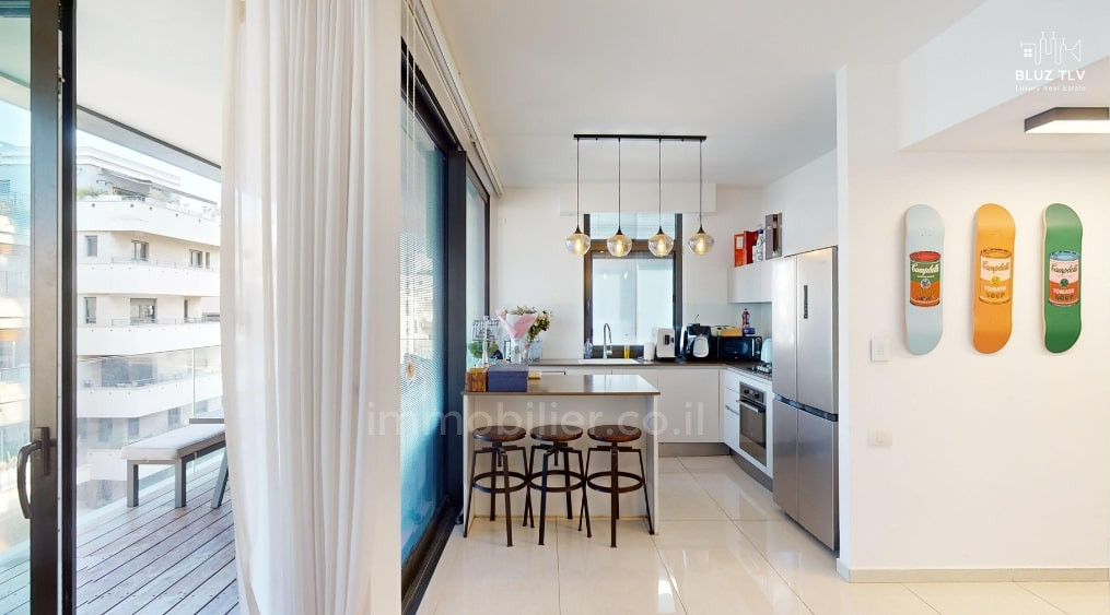 Apartment 3 rooms Tel Aviv First sea line 833-IBL-6