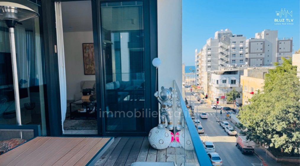 Apartment 3 rooms Tel Aviv First sea line 833-IBL-6