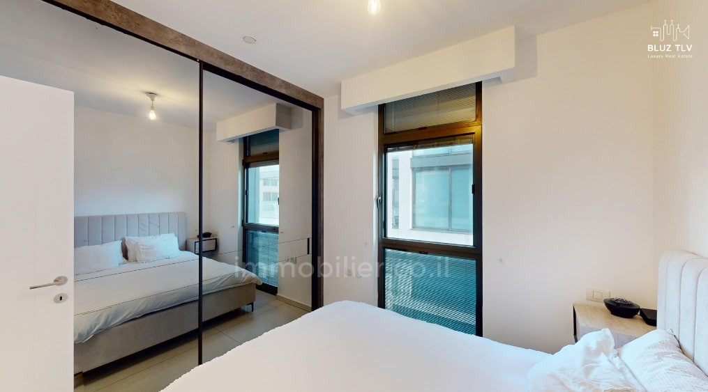 Apartment 3 rooms Tel Aviv First sea line 833-IBL-6
