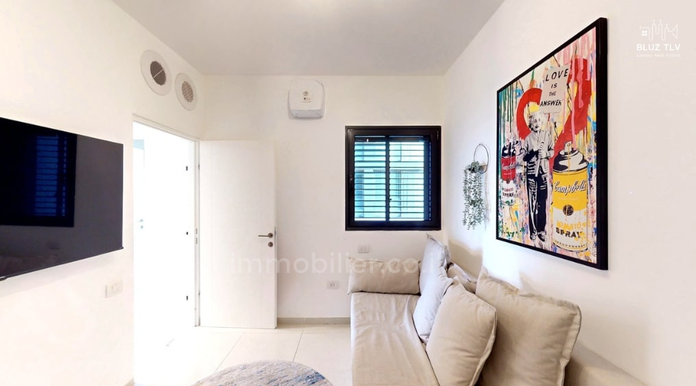 Apartment 3 rooms Tel Aviv First sea line 833-IBL-6